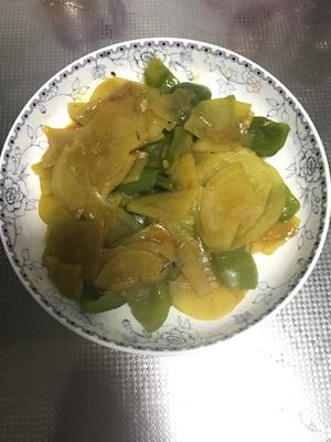 大辣椒炒土豆片的做法 步骤5