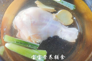 莴笋鸡肉玉米粥-宝宝辅食的做法 步骤2