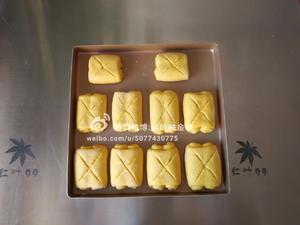 软萌黄金南瓜面包卷的做法 步骤13