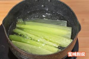 意想不到的美食“玉米叶饭团”的做法 步骤4