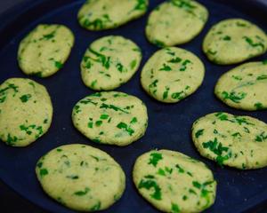 玉米面菜饼子（贴饼子）的做法 步骤13