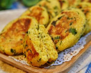 玉米面菜饼子（贴饼子）的做法 步骤17