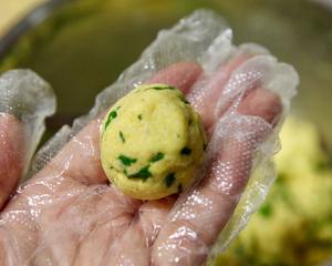 玉米面菜饼子（贴饼子）的做法 步骤9