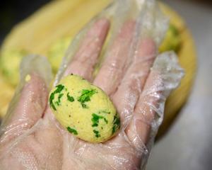 玉米面菜饼子（贴饼子）的做法 步骤11