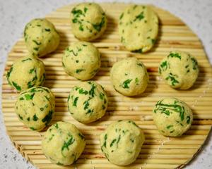 玉米面菜饼子（贴饼子）的做法 步骤10