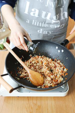 腊肠虾仁双拼烧卖【5月北鼎蒸炖锅食谱】的做法 步骤11