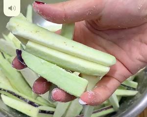 土豆烧茄子的做法 步骤2
