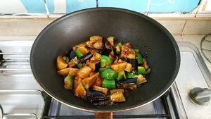 土豆烧茄子的做法 步骤9