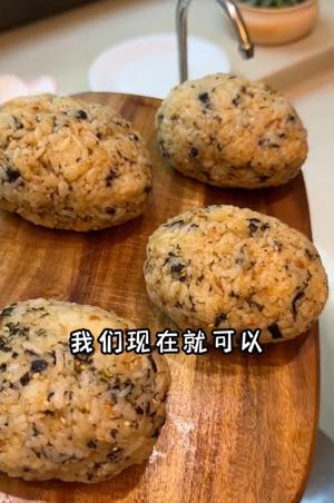 海苔碎饭团虾仁黄瓜蛋汤照烧芝士饭团午餐肉芝士饭团 紫薯米糊的做法 步骤22