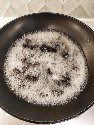 青瓜木耳炒鸡蛋的做法 步骤2