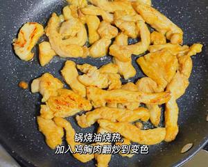 黄瓜炒鸡胸肉的做法 步骤4