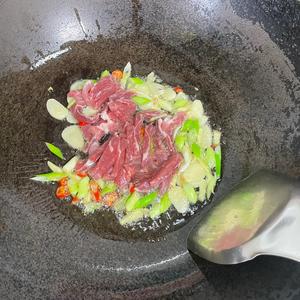 肉炒豇豆的做法 步骤7