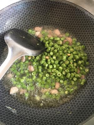 应季蔬菜「豇豆炒饭?」的做法 步骤8