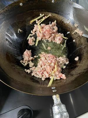 肉沫炒酸豇豆的做法 步骤4