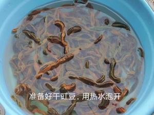 冬季暖胃干豇豆笋子汤的做法 步骤1