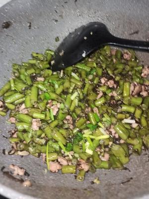 橄榄菜豇豆炒肉丁的做法 步骤6