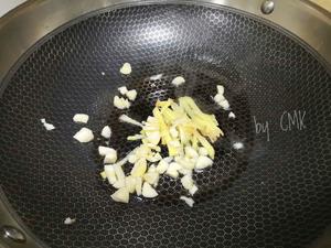 东北特色菜，土豆炖豆角，好吃的秘诀在这里！的做法 步骤4