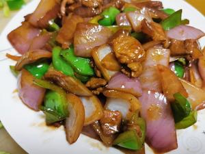 下饭菜：洋葱青椒炒肉片的做法 步骤6