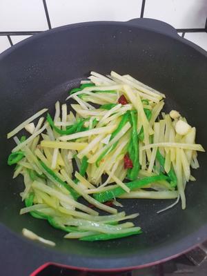 青椒土豆炒肉丝的做法 步骤7