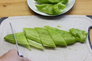 下饭快手菜--虎皮青椒的做法 步骤1