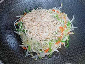 鲍汁青椒豆芽炒干丝【低脂排毒】的做法 步骤8