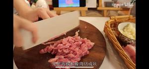 青椒肉丝烩饭(b站：花一的厨房)自用的做法 步骤3