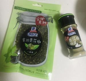 青花椒豆腐肉片的做法 步骤1