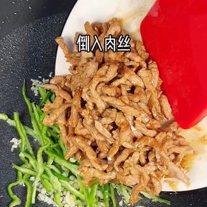 ?吃不下饭的时候就特别爱吃这个青椒炒肉丝，三碗米饭打底❗️的做法 步骤18