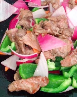青椒炒牛肉的做法 步骤4