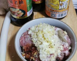 米饭杀手青椒酿肉的做法 步骤3