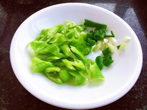 白玉菇青椒炒鸡蛋的做法 步骤4