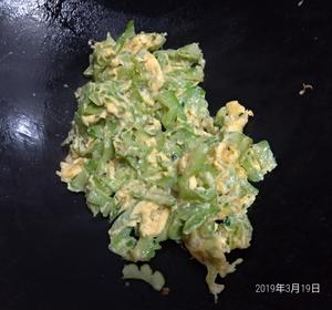 苦瓜炒雞蛋［苦瓜炒鸡蛋］的做法 步骤4