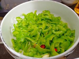 清热下火-苦瓜炒蛋的做法 步骤5