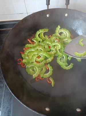 节气蔬食~夏至~入口回甘的一分钟爆炒苦瓜的做法 步骤12