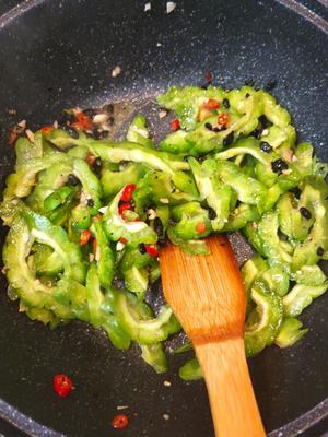 苦瓜炒豆豉的做法 步骤6