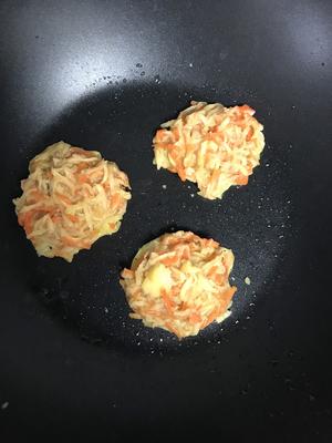 西葫芦虾仁蔬菜饼的做法 步骤14