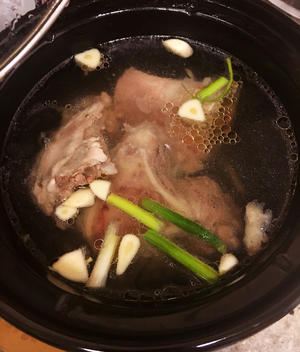 【陕西名吃】葫芦头泡馍的做法 步骤1