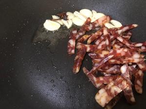 西葫芦炒腊肠的做法 步骤10