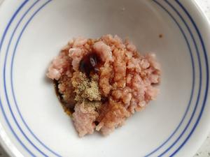 毛豆糯，肉饼嫩，汤汁鲜美的毛豆蒸肉饼的做法 步骤2