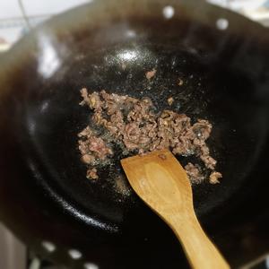 鲜毛豆仁炒牛肉的做法 步骤2