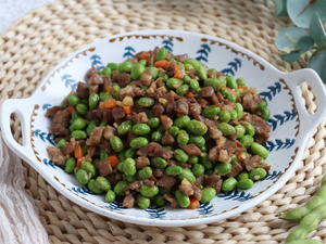 好吃下饭的毛豆米炒肉丁，简单美味家常菜的做法 步骤10