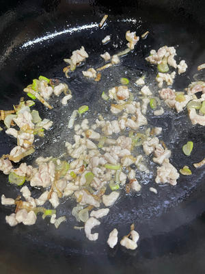 雪菜黄豆炒肉末的做法 步骤6