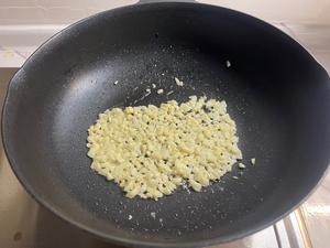 豆角炒鸡蛋 黄豆酱香版的做法 步骤6