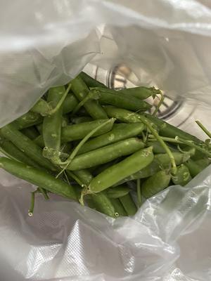 自带清甜超美味的素炒豌豆的做法 步骤1