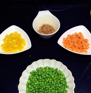 豌豆炒肉丁的做法 步骤4