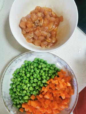 鸡肉豌豆胡萝卜丁的做法 步骤5