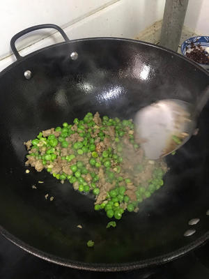 青豆炒肉末的做法 步骤9