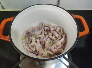 珐琅锅做“豌豆春笋咸肉糯米饭”绝绝子的做法 步骤4