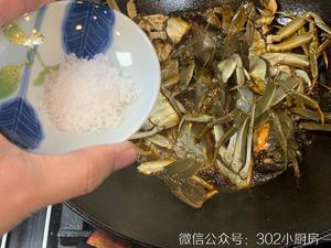 【0436】毛蟹青豆炒年糕 <;302小厨房>;的做法 步骤13