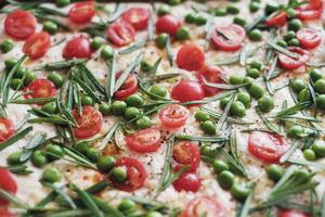 迷迭香番茄青豆佛卡夏Focaccia layered with rosemary tomatoes&peas——北鼎烤箱食谱的做法 步骤5